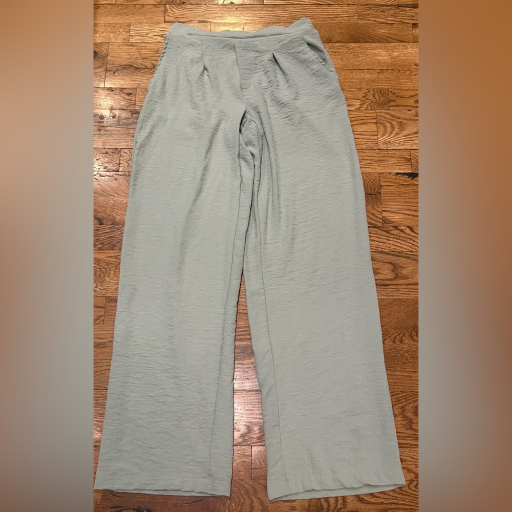 Altar’d State. Sage Pull-on Crepe Wide Leg Trousers. Size Medium.